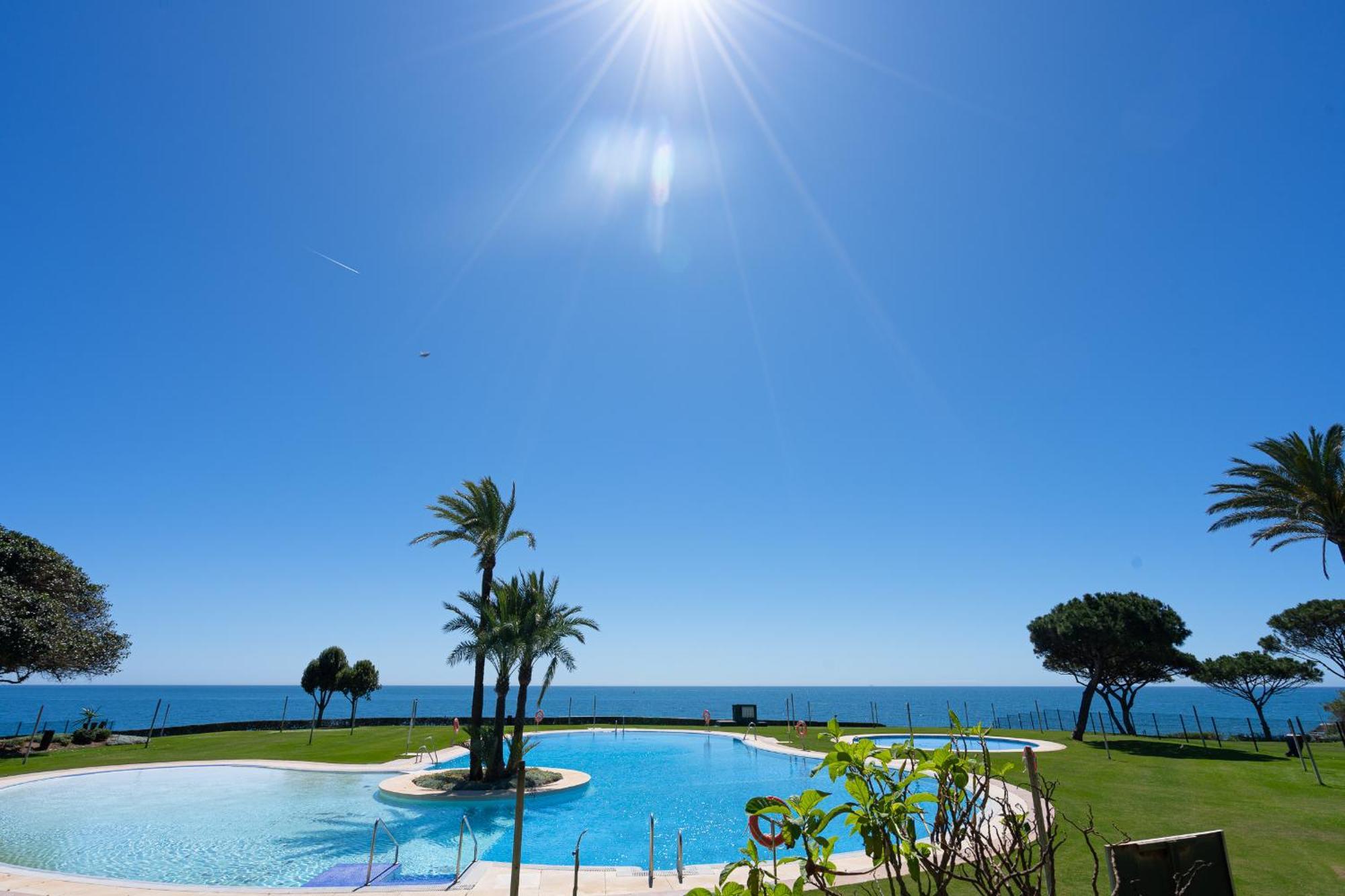Beach-line Apartment