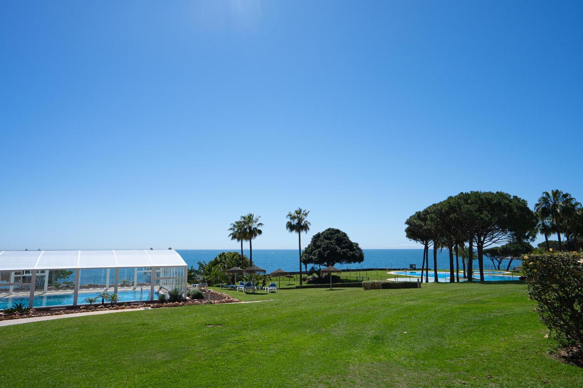 Beach-line Apartment